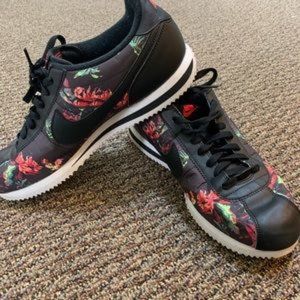 Men’s Nike sb 10 Flowered Sneakers